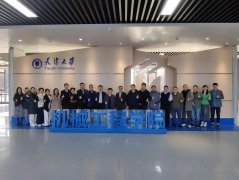 康荣杰必定了专业近年来正在国际化、课程扶植